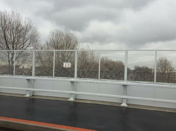glissière de sécurité / barrière de sécurité H2 avec protection caténaire Pont du Triangle 2 - Dunkerque (59)