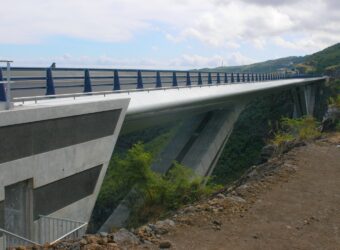 BN4 16 TONNES VINCI - EIFFEL - ILE DE LA REUNION - La route des tamarins - Viaduc de la grande ravine - 11644