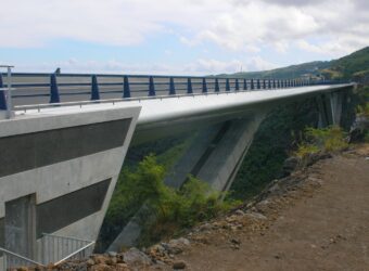 BN4 16 TONNES VINCI - EIFFEL - ILE DE LA REUNION - La route des tamarins - Viaduc de la grande ravine - 11644